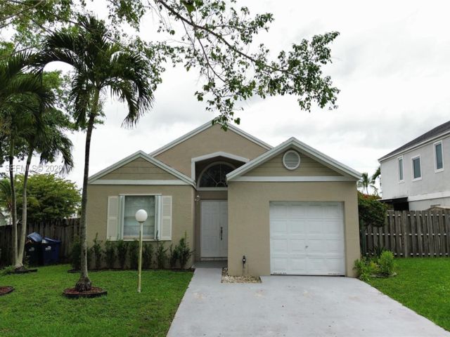  3 BR,  2.00 BTH &nbsp;Traditional style home in Miami