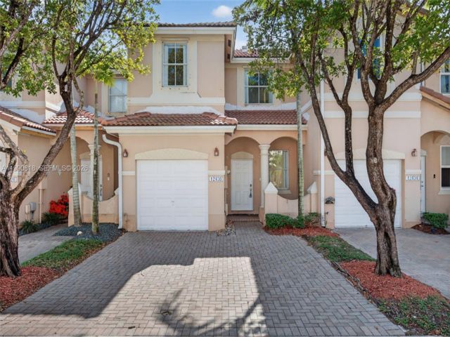  3 BR,  2.50 BTH &nbsp;Townhouse style home in Miami