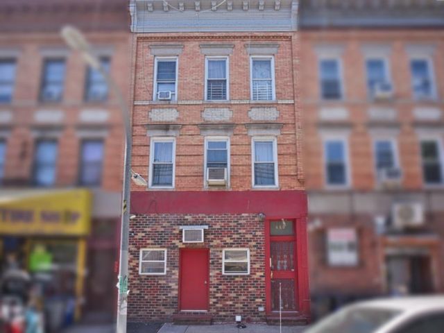  8 BR,  3.00 BTH &nbsp;Multi-family style home in Boro-park