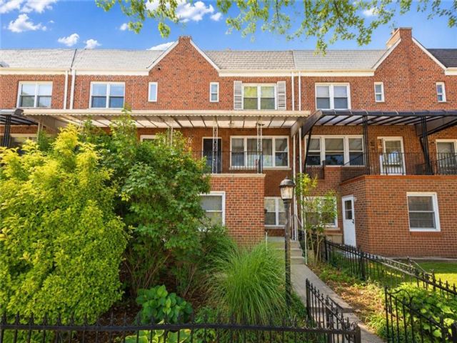  5 BR,  3.00 BTH &nbsp;Multi-family style home in Sheepshead Bay