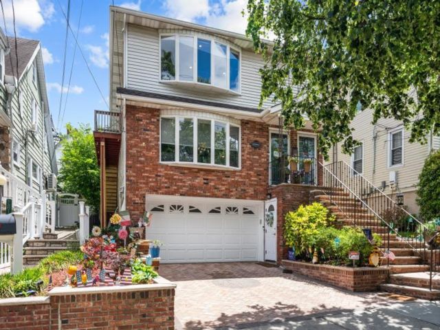 Studio,  0.00 BTH &nbsp;Multi-family style home in Westerleigh