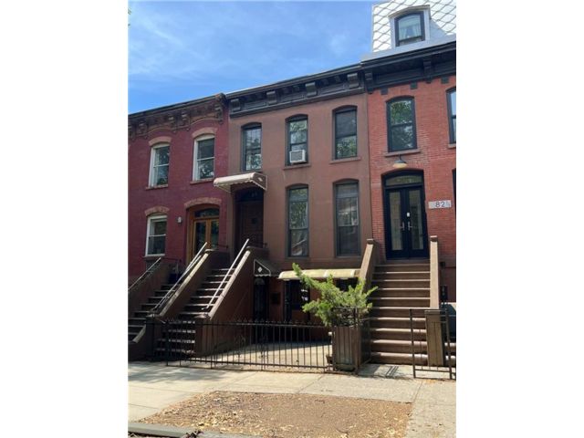 Studio,  0.00 BTH &nbsp;Multi-family style home in Carroll Gardens