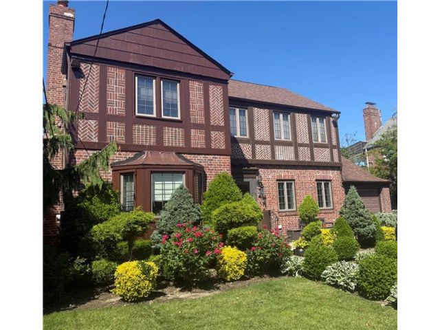  4 BR,  4.00 BTH &nbsp;Single family style home in Belle Harbor