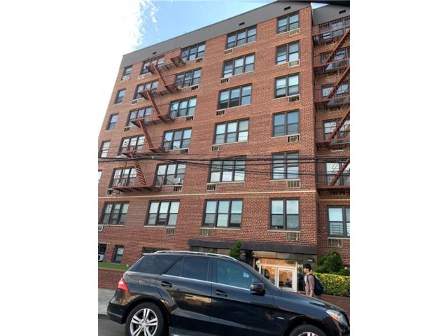  2 BR,  1.00 BTH &nbsp;Co-op style home in Sheepshead Bay