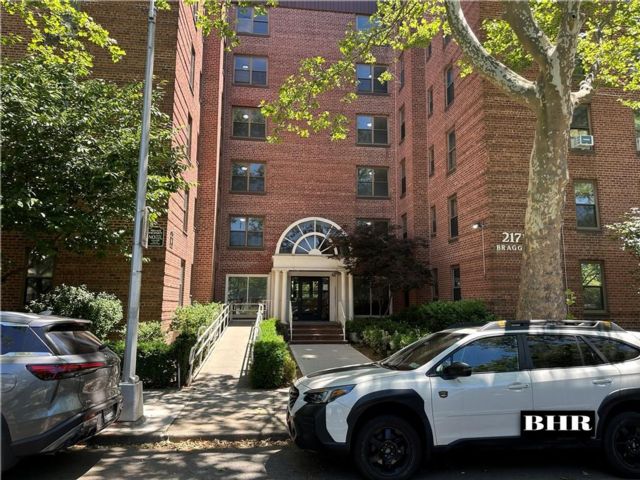  2 BR,  1.00 BTH &nbsp;Co-op style home in Sheepshead Bay
