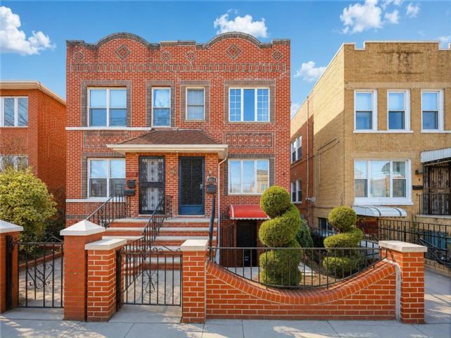  5 BR,  2.00 BTH &nbsp;Multi-family style home in Sheepshead Bay
