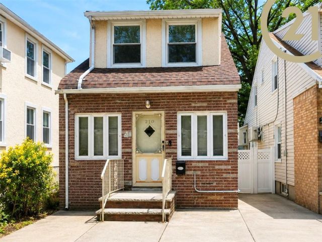  2 BR,  1.50 BTH &nbsp;Single family style home in Madison