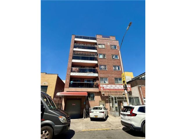  1 BR,  1.00 BTH &nbsp;Condominium style home in Sunset Park