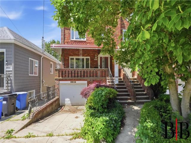  3 BR,  3.00 BTH &nbsp;Single family style home in Sheepshead Bay