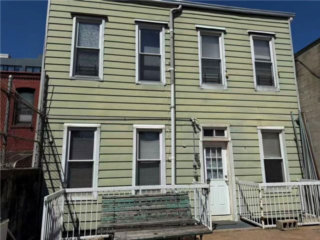 16 BR,  0.00 BTH &nbsp;Multi-family style home in Sunset Park
