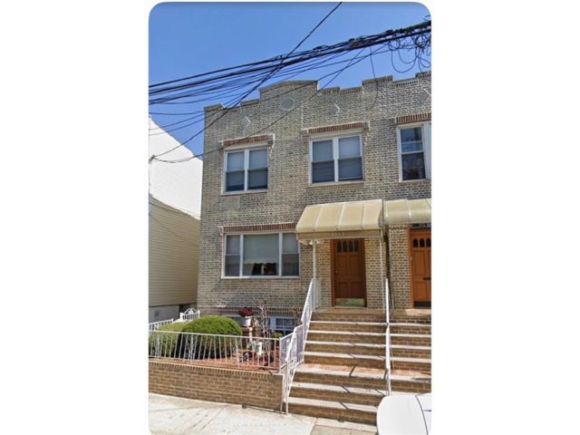  7 BR,  4.00 BTH &nbsp;Multi-family style home in Dyker Heights