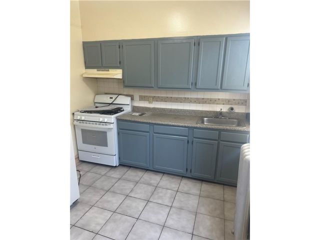  1 BR,  1.00 BTH &nbsp;Multi-family style home in East Flatbush