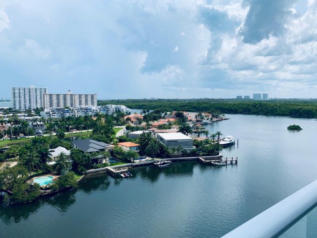  2 BR,  3.00 BTH &nbsp;Condo style home in Sunny Isles Beach
