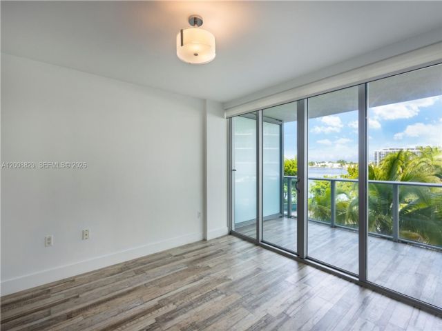  2 BR,  2.00 BTH &nbsp;Condo style home in Miami