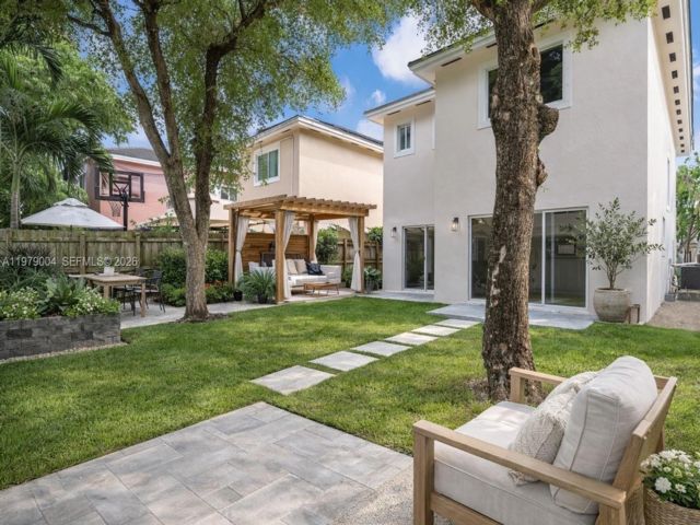  4 BR,  2.50 BTH &nbsp;European style home in Homestead
