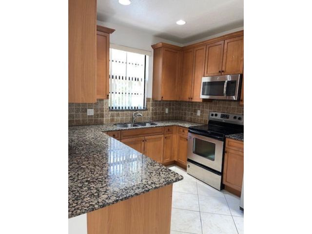 [PHOTO]