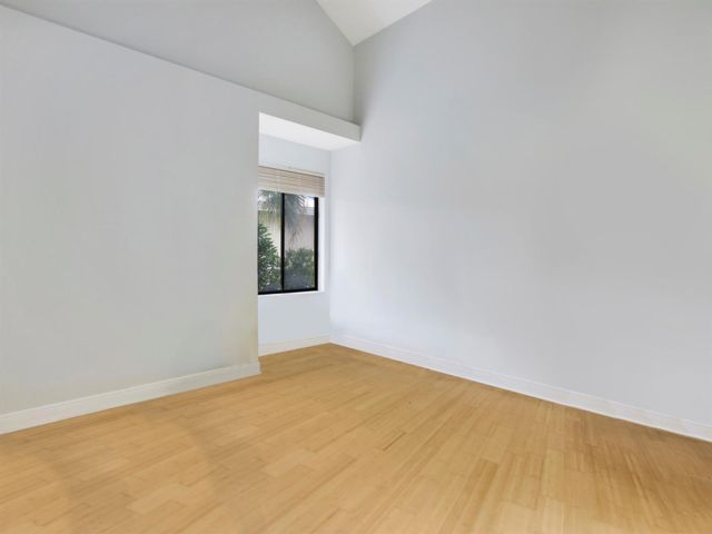 [PHOTO]