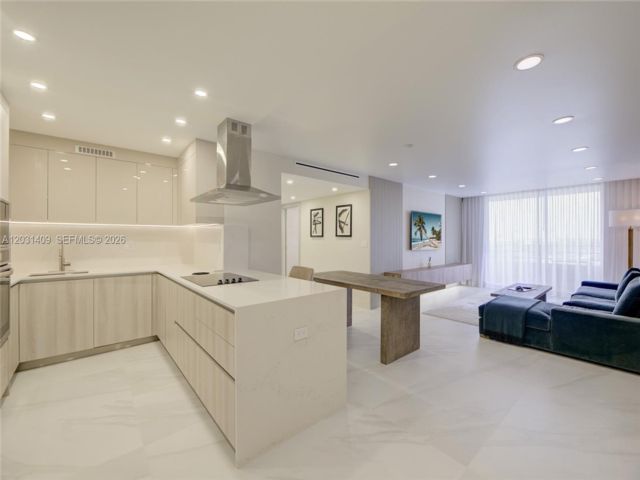  2 BR,  2.00 BTH &nbsp; style home in Hallandale Beach