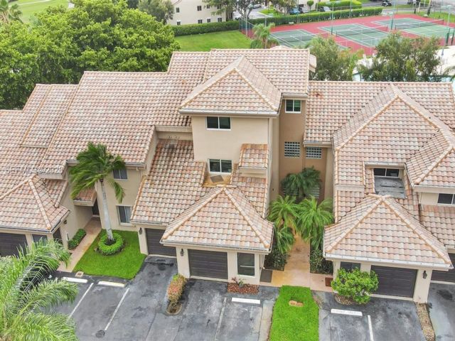  4 BR,  3.00 BTH &nbsp; style home in Davie