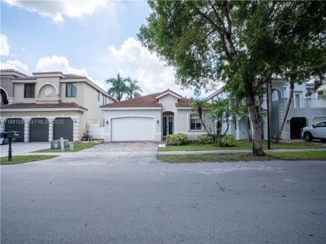  3 BR,  2.00 BTH &nbsp; style home in Hollywood