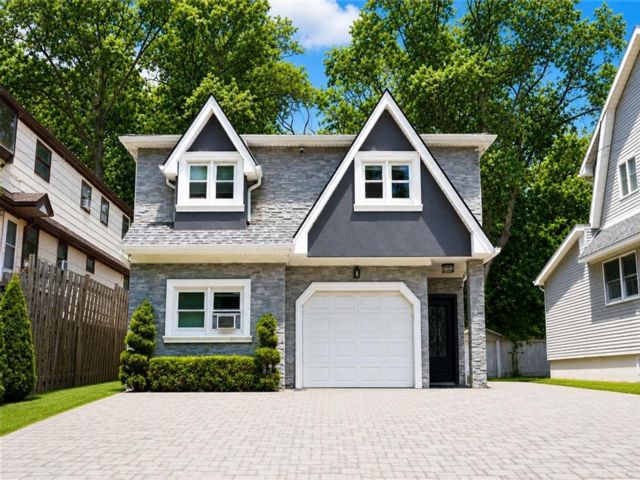  6 BR,  5.00 BTH &nbsp;Multi-family style home in Richmond Valley