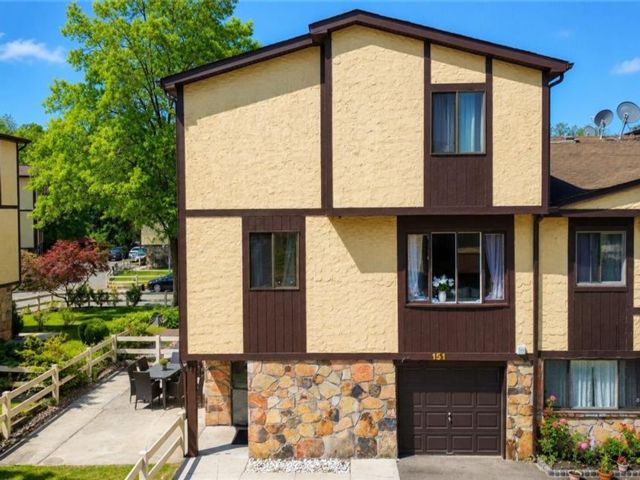  3 BR,  3.00 BTH &nbsp;Single family style home in Bulls Head