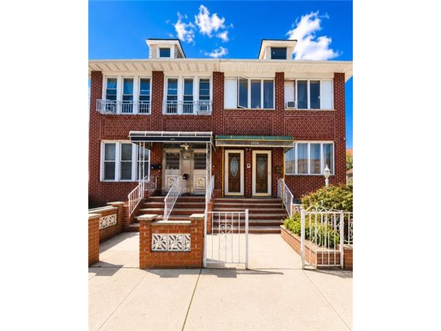  6 BR,  3.00 BTH &nbsp;Multi-family style home in Bensonhurst