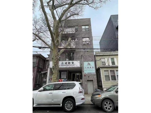  1 BR,  1.00 BTH &nbsp;Condominium style home in Boro-park