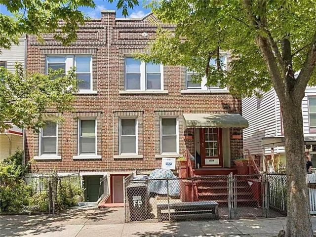 Studio,  0.00 BTH &nbsp;Multi-family style home in Flatbush