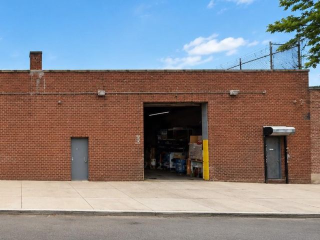 Studio,  0.00 BTH &nbsp;Warehouse style home in Sunset Park