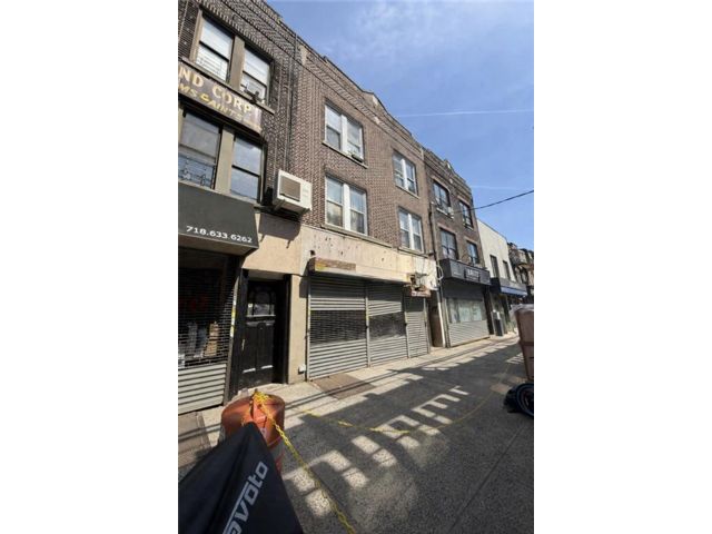 Studio,  0.00 BTH &nbsp;Mixed use style home in Boro-park