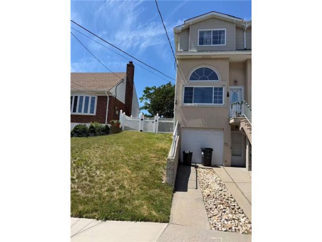 3 BR,  0.00 BTH &nbsp;Multi-family style home in Shore Acres