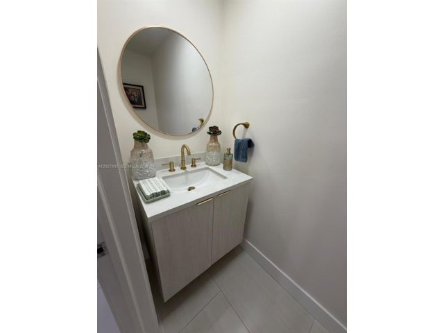 [PHOTO]