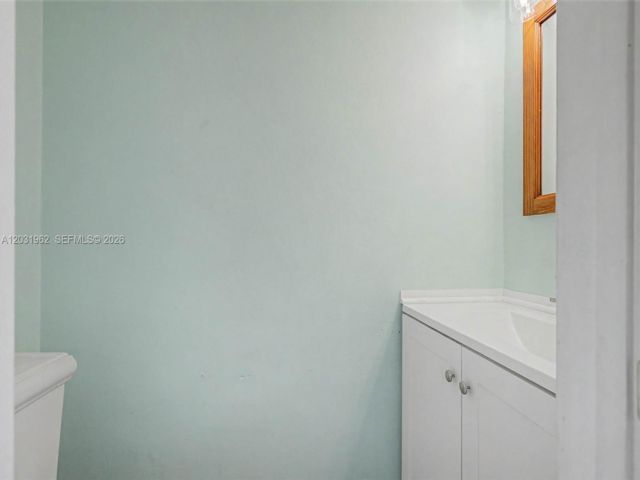 [PHOTO]