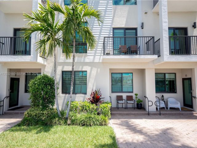  3 BR,  2.50 BTH &nbsp; style home in Medley