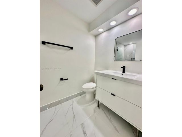 [PHOTO]