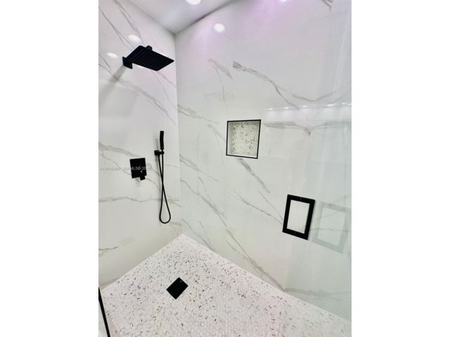 [PHOTO]