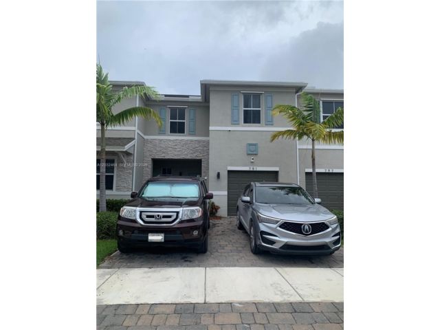  3 BR,  2.50 BTH &nbsp;Townhouse style home in Homestead