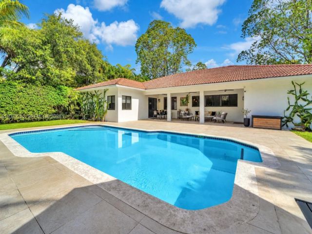  4 BR,  3.50 BTH &nbsp; style home in Miami
