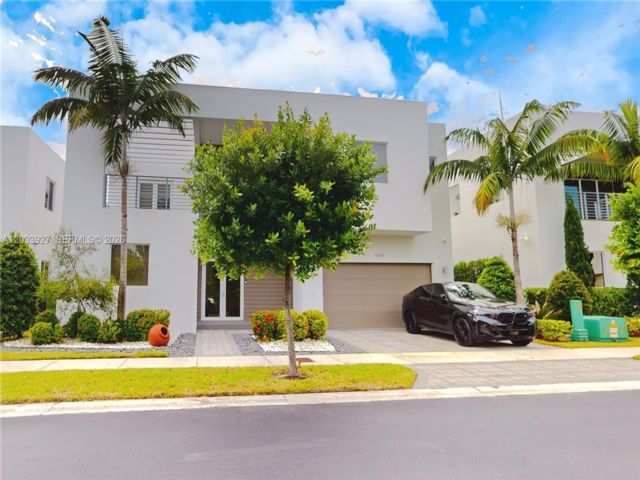  5 BR,  5.00 BTH &nbsp; style home in Medley