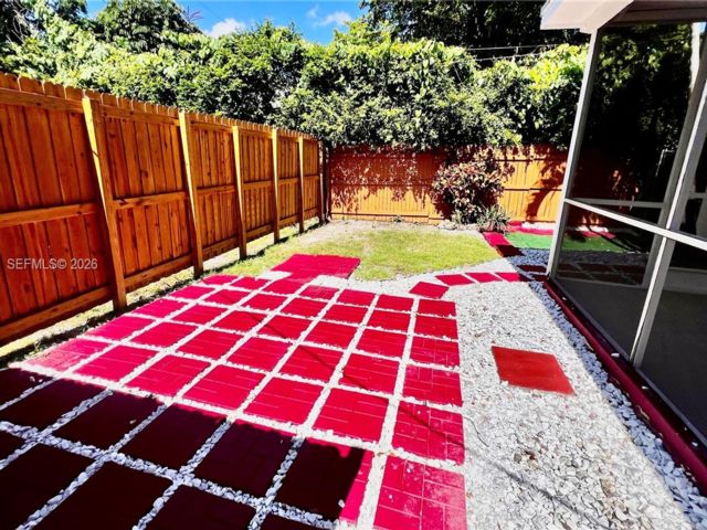  2 BR,  2.00 BTH &nbsp; style home in Davie