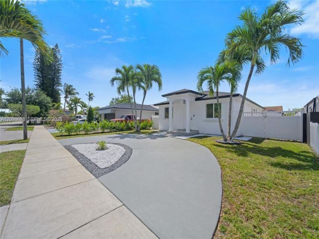  3 BR,  2.00 BTH &nbsp; style home in Hollywood