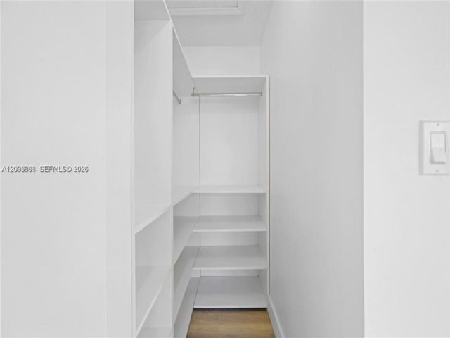 [PHOTO]