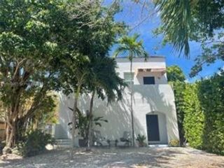  2 BR,  1.00 BTH &nbsp; style home in Coconut Grove