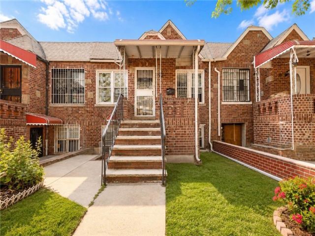  5 BR,  2.00 BTH &nbsp;Multi-family style home in Sheepshead Bay