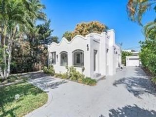  2 BR,  3.00 BTH &nbsp; style home in Coral Gables