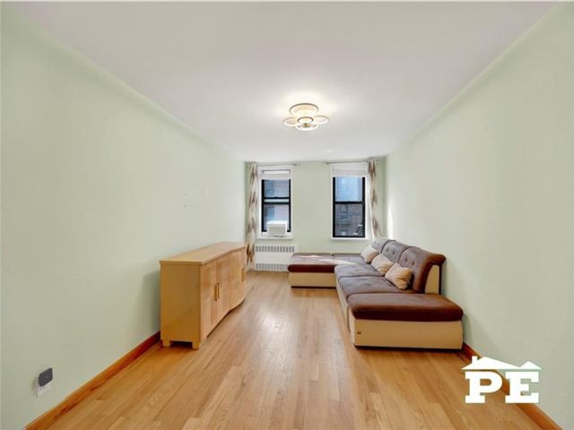  2 BR,  1.00 BTH &nbsp;Co-op style home in Marine Park