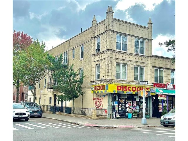 Studio,  0.00 BTH &nbsp;Mixed use style home in Bensonhurst