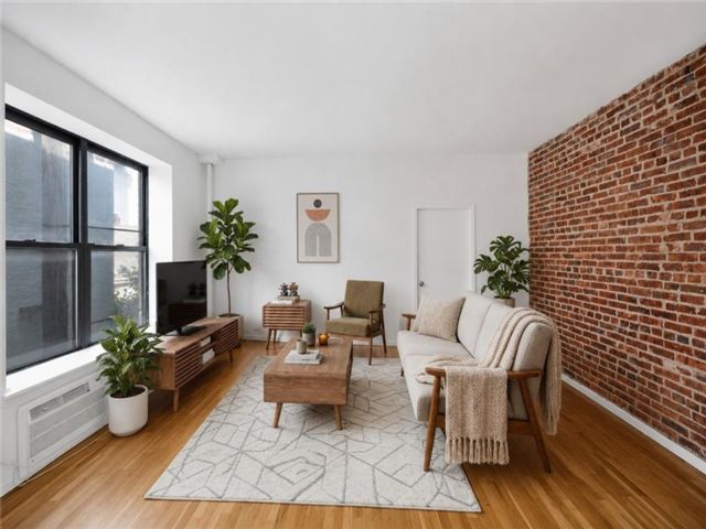  2 BR,  1.00 BTH &nbsp;Co-op style home in Kensington
