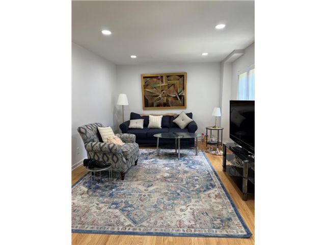  1 BR,  1.00 BTH &nbsp;Co-op style home in Bath Beach